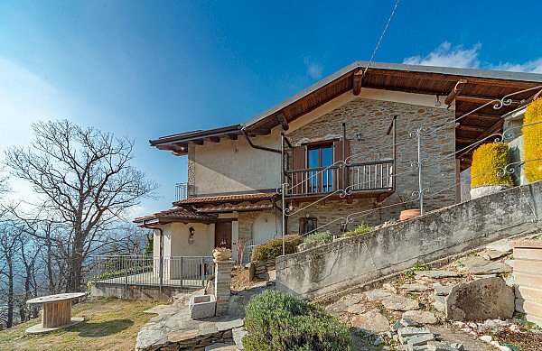 casa indipendente in vendita a Roccabruna