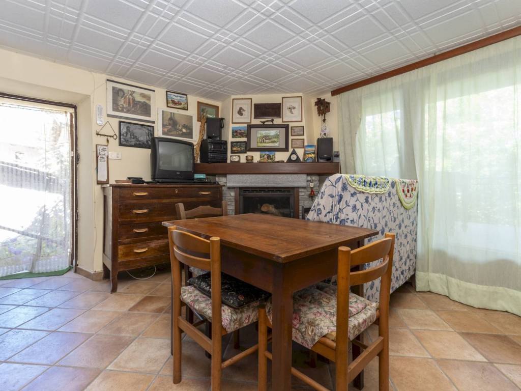 casa indipendente in vendita a Roccabruna