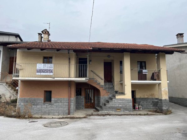 casa indipendente in vendita a Roccabruna in zona Viale