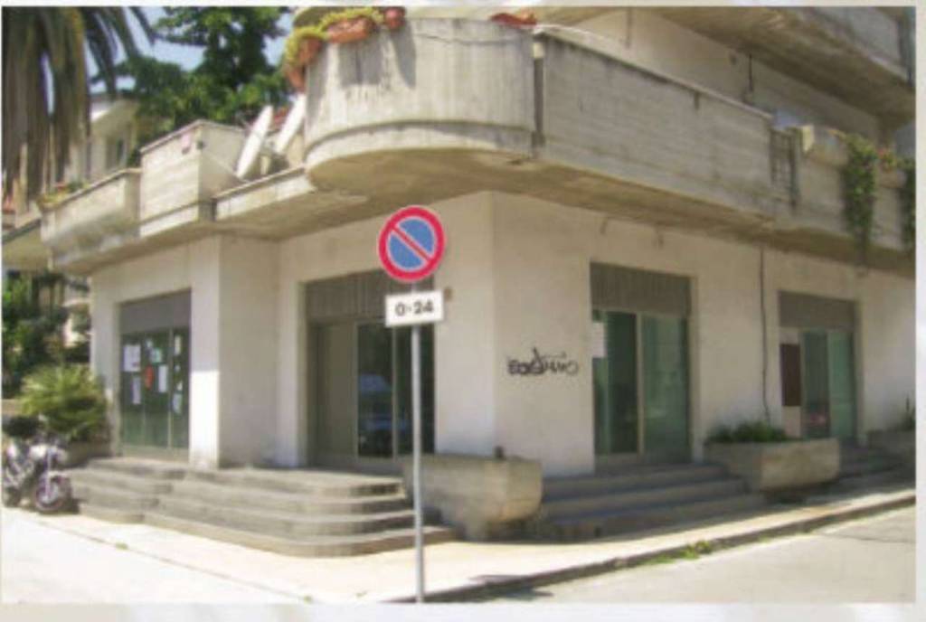 locale commerciale in vendita ad Alba Adriatica