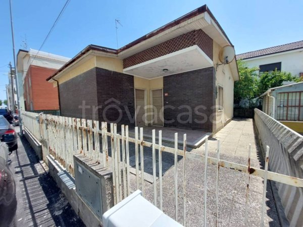 casa indipendente in vendita ad Alba Adriatica
