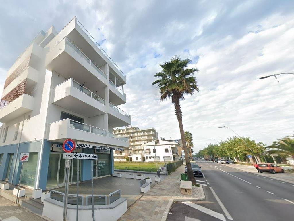 negozio in vendita ad Alba Adriatica