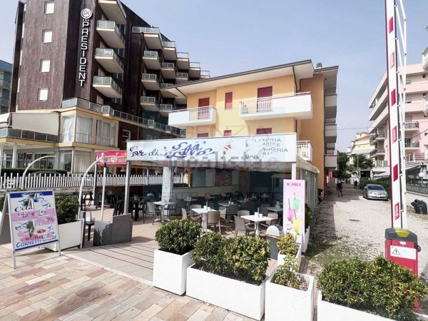 locale commerciale in vendita ad Alba Adriatica