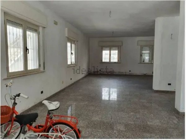 locale commerciale in vendita ad Alba Adriatica