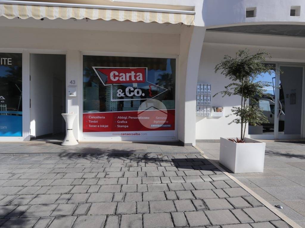negozio in vendita ad Alba Adriatica