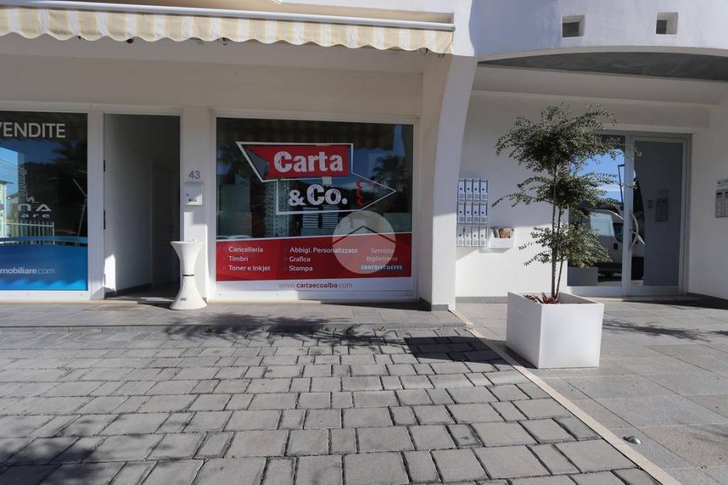 negozio in vendita ad Alba Adriatica