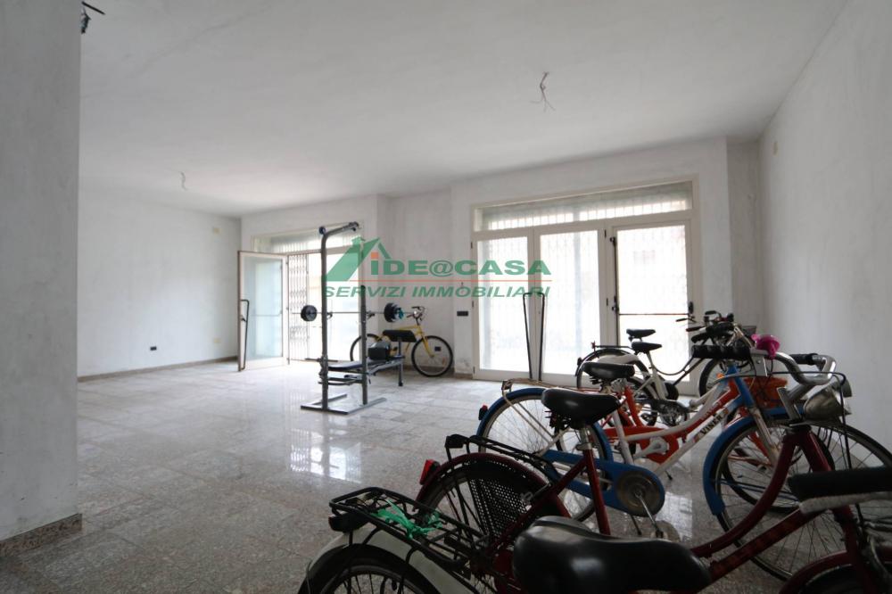 locale di sgombero in vendita ad Alba Adriatica