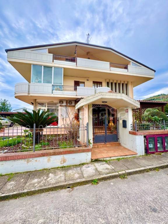 casa indipendente in vendita ad Alba Adriatica