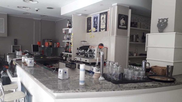 negozio in vendita ad Alba Adriatica
