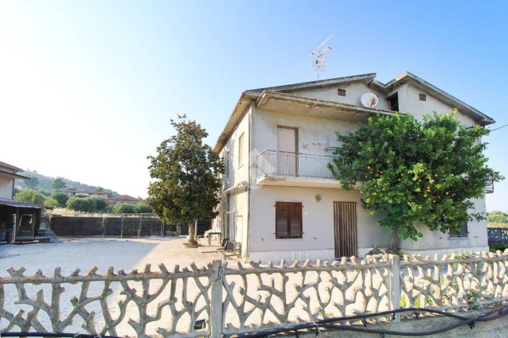 casa indipendente in vendita ad Alba Adriatica