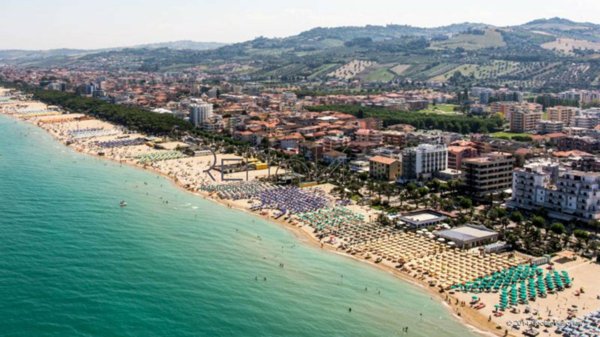 locale commerciale in vendita ad Alba Adriatica