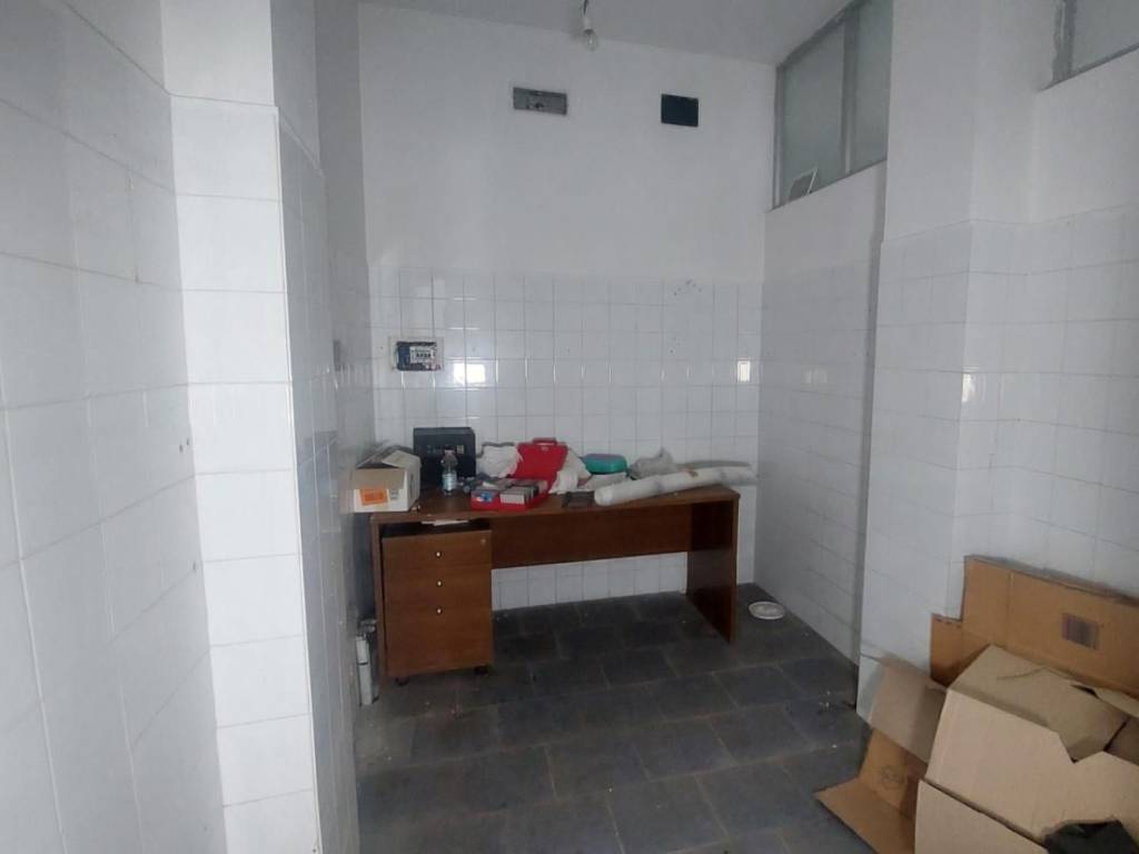 negozio in vendita ad Alba Adriatica