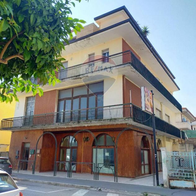 negozio in vendita ad Alba Adriatica