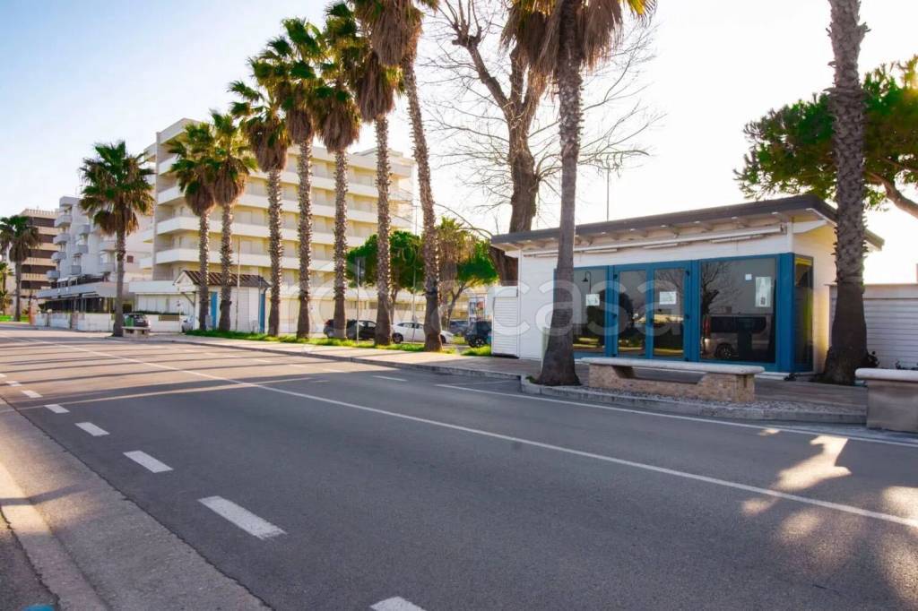 negozio in vendita ad Alba Adriatica