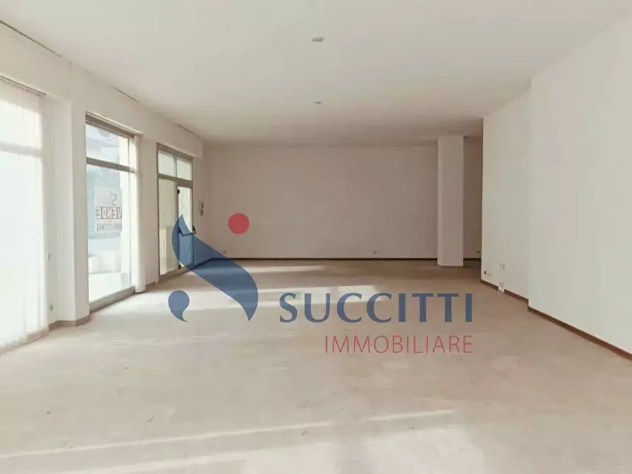 locale commerciale in vendita ad Alba Adriatica