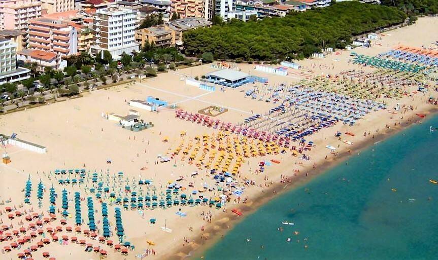 negozio in vendita ad Alba Adriatica