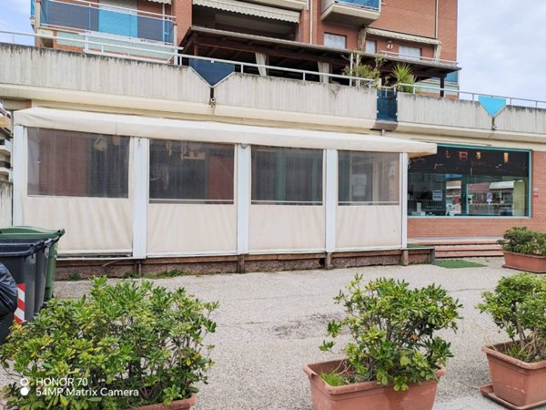locale commerciale in vendita ad Alba Adriatica