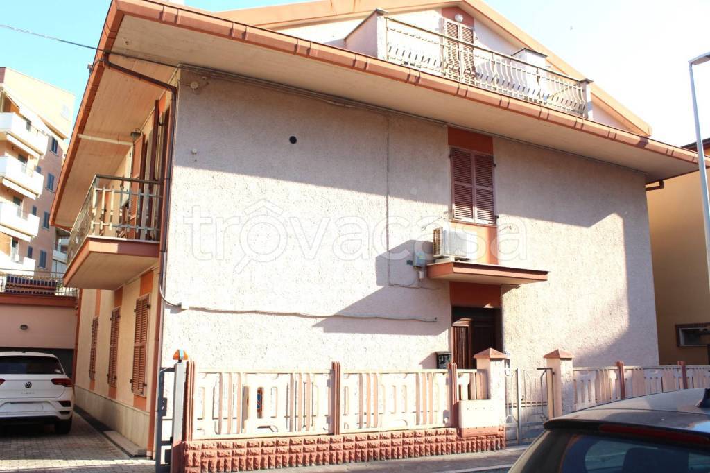 casa indipendente in vendita ad Alba Adriatica