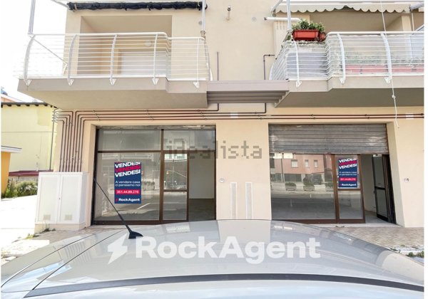 locale commerciale in vendita ad Alba Adriatica