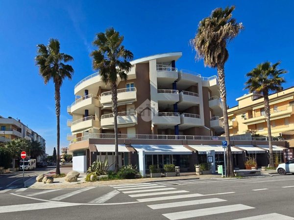 locale commerciale in vendita ad Alba Adriatica