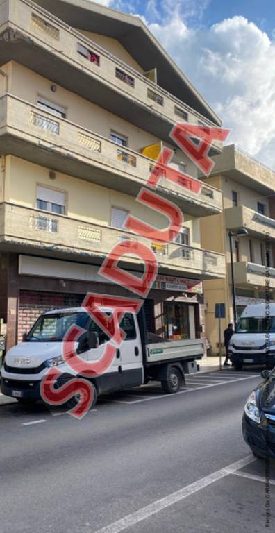 negozio in vendita ad Alba Adriatica