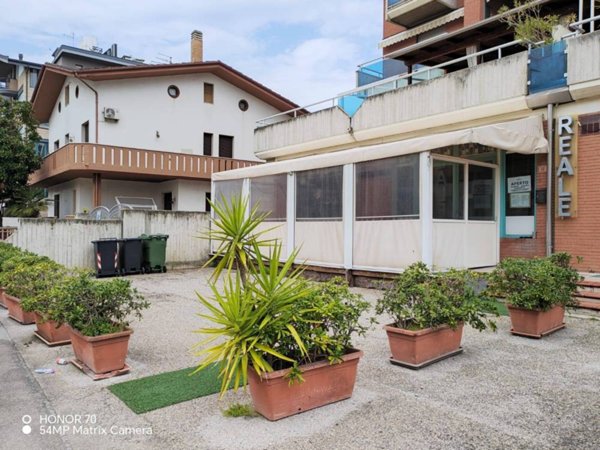 locale commerciale in vendita ad Alba Adriatica