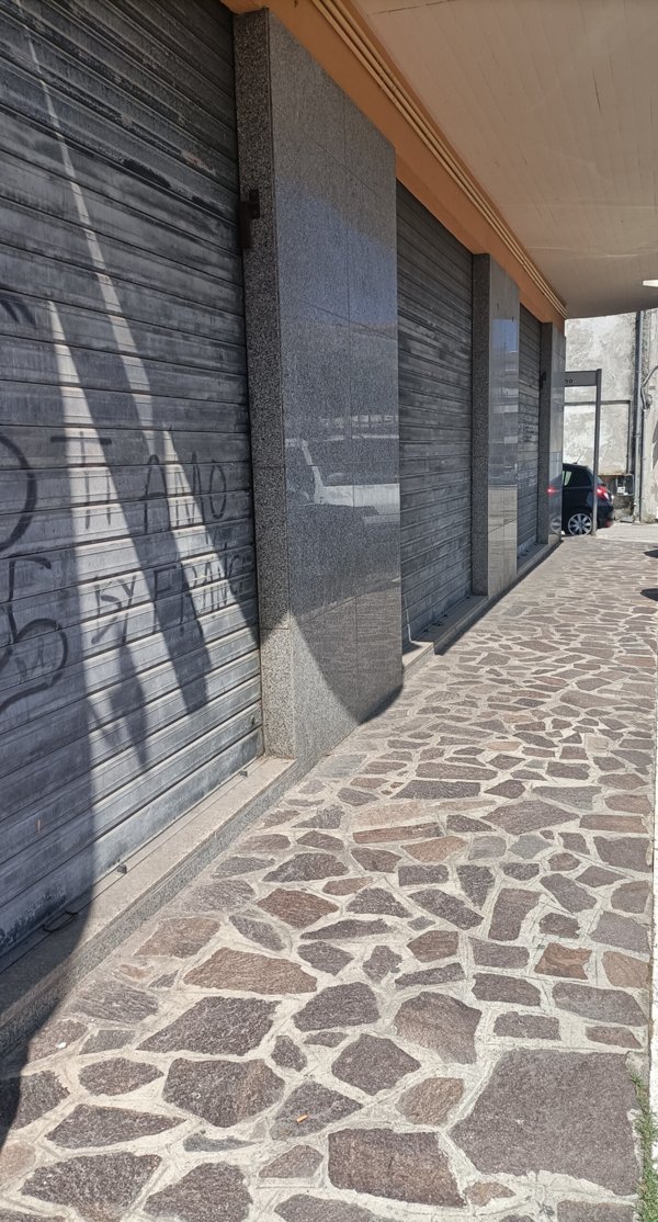 locale commerciale in vendita ad Alba Adriatica