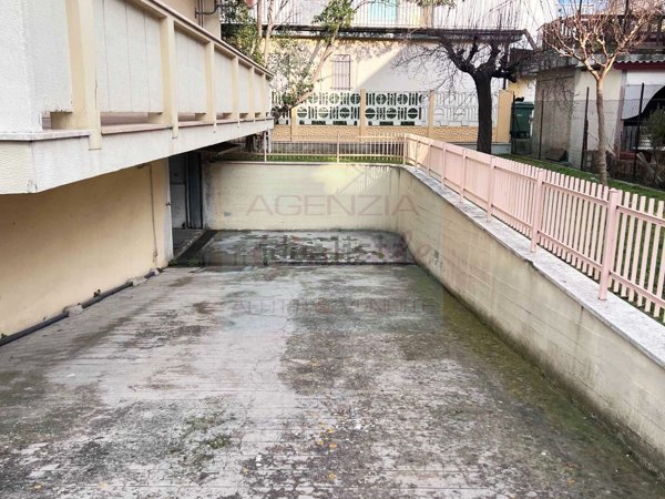locale di sgombero in vendita ad Alba Adriatica