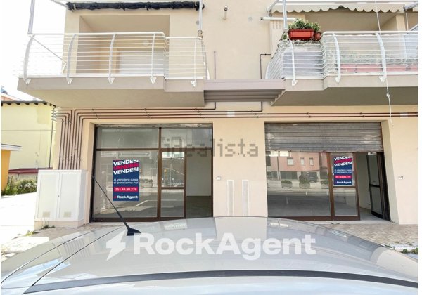 locale commerciale in vendita ad Alba Adriatica