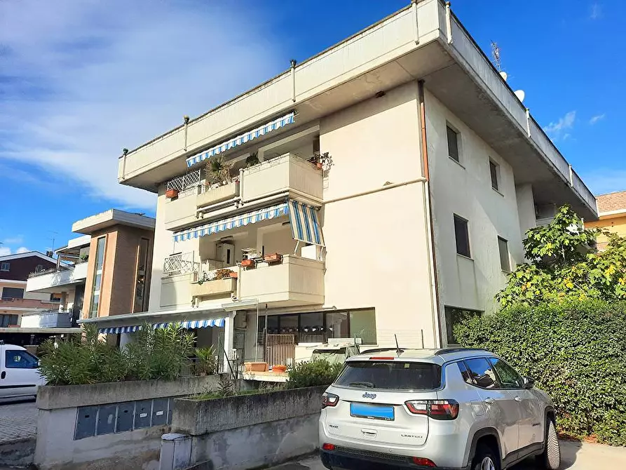 locale commerciale in vendita ad Alba Adriatica