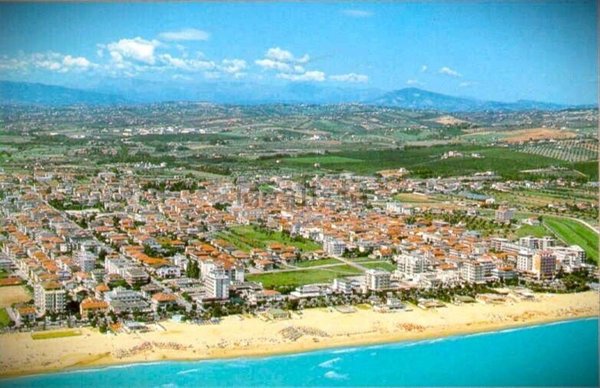 negozio in vendita ad Alba Adriatica