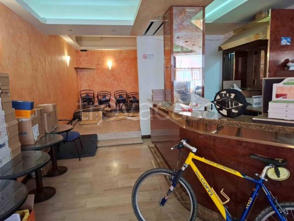 negozio in vendita ad Alba Adriatica