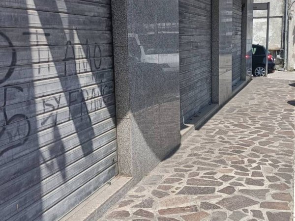 negozio in vendita ad Alba Adriatica