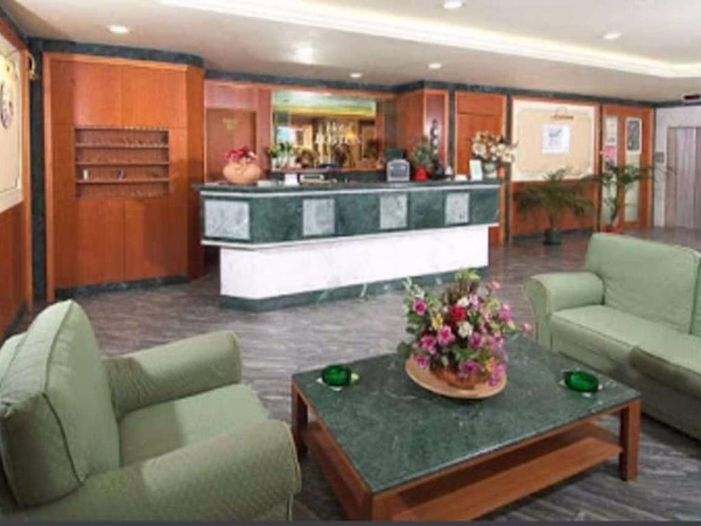 negozio in vendita ad Alba Adriatica