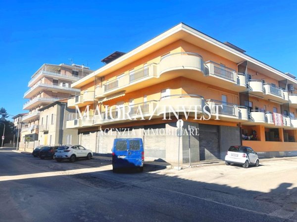 locale commerciale in vendita ad Alba Adriatica