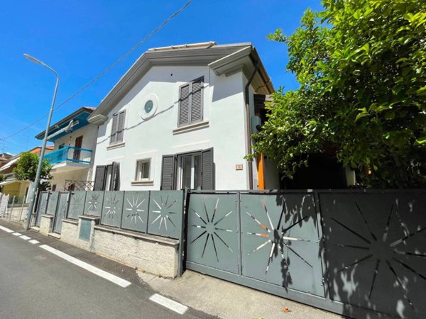 casa indipendente in vendita ad Alba Adriatica
