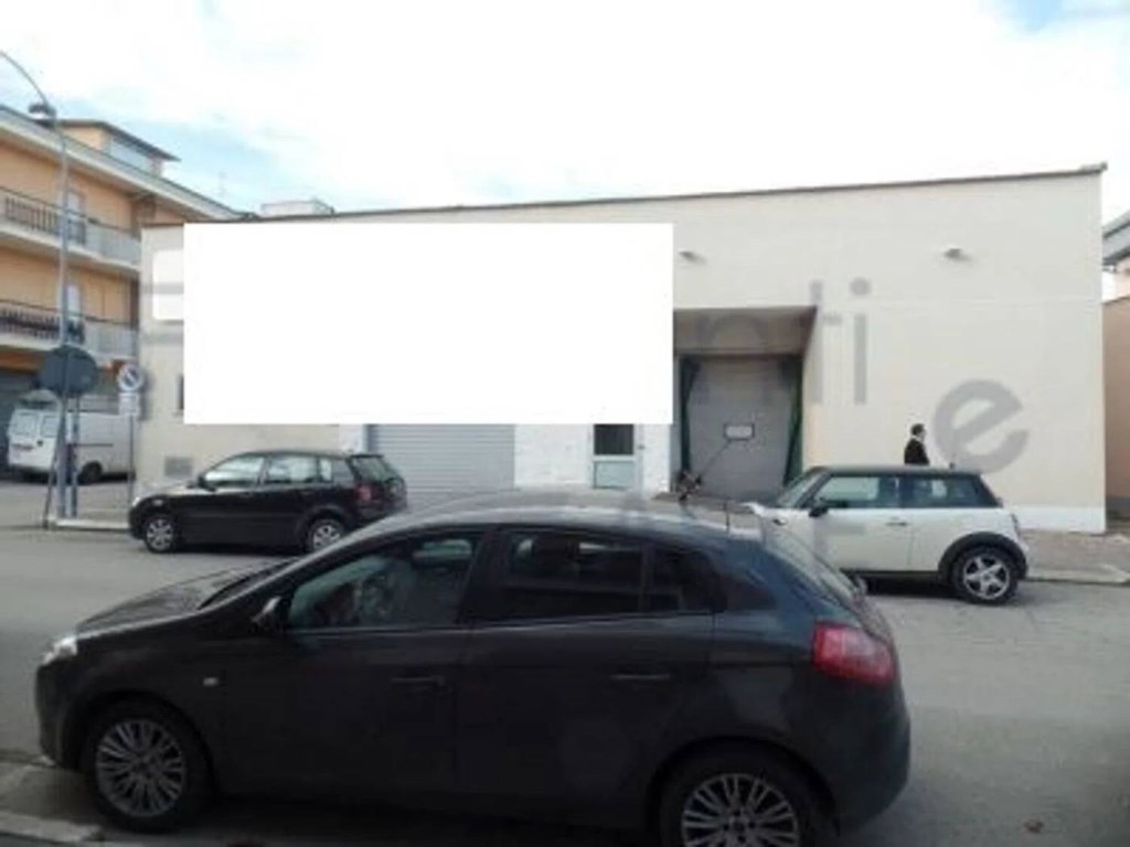 negozio in vendita ad Alba Adriatica