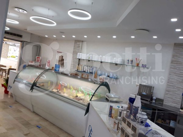 negozio in vendita ad Alba Adriatica