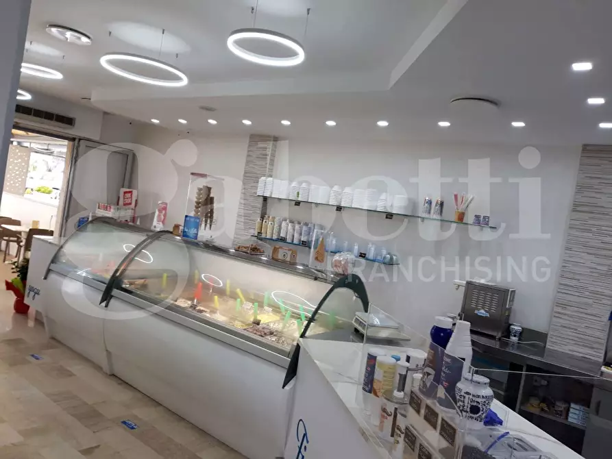 negozio in vendita ad Alba Adriatica