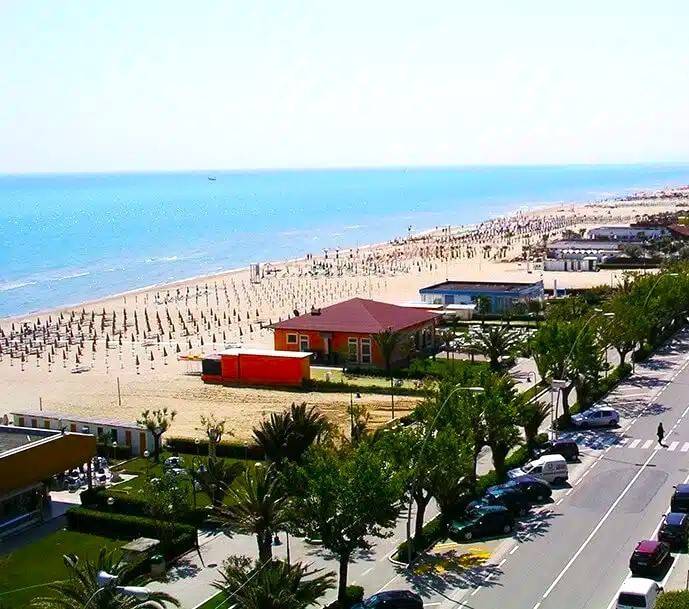 negozio in vendita ad Alba Adriatica