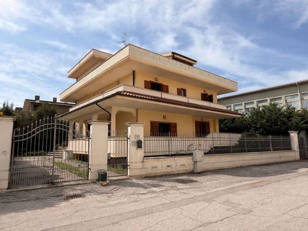 casa indipendente in vendita ad Alba Adriatica