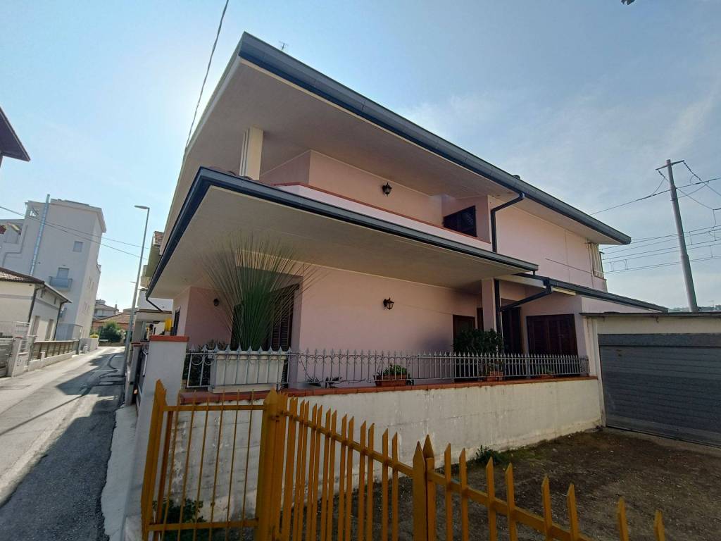 casa indipendente in vendita ad Alba Adriatica