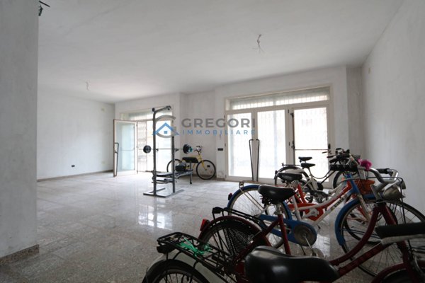locale commerciale in vendita ad Alba Adriatica