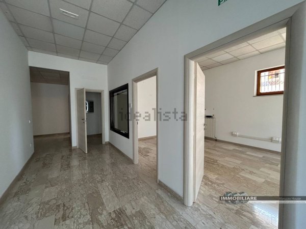 negozio in vendita ad Alba Adriatica