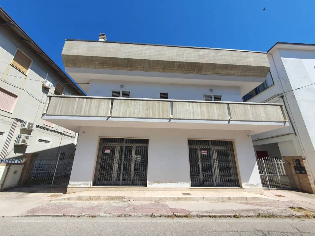 intera palazzina in vendita ad Alba Adriatica