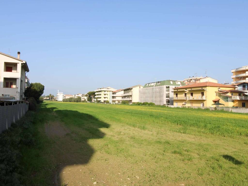 terreno edificabile in vendita ad Alba Adriatica