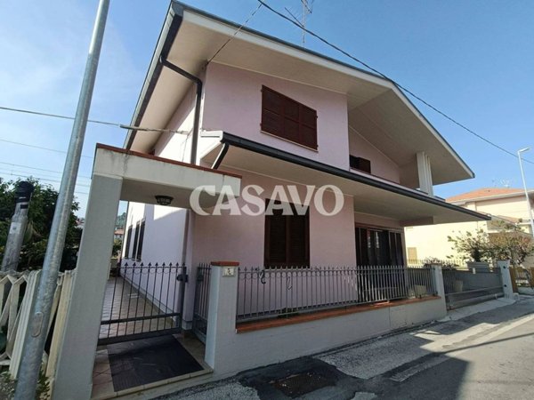 casa indipendente in vendita ad Alba Adriatica
