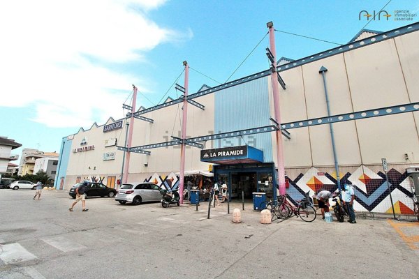 locale commerciale in vendita ad Alba Adriatica