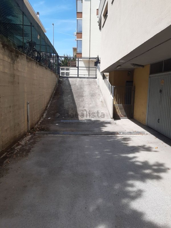 box auto in vendita ad Alba Adriatica