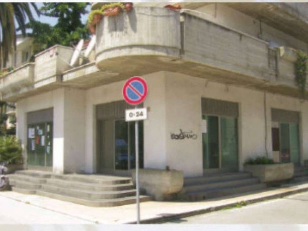 locale commerciale in vendita ad Alba Adriatica